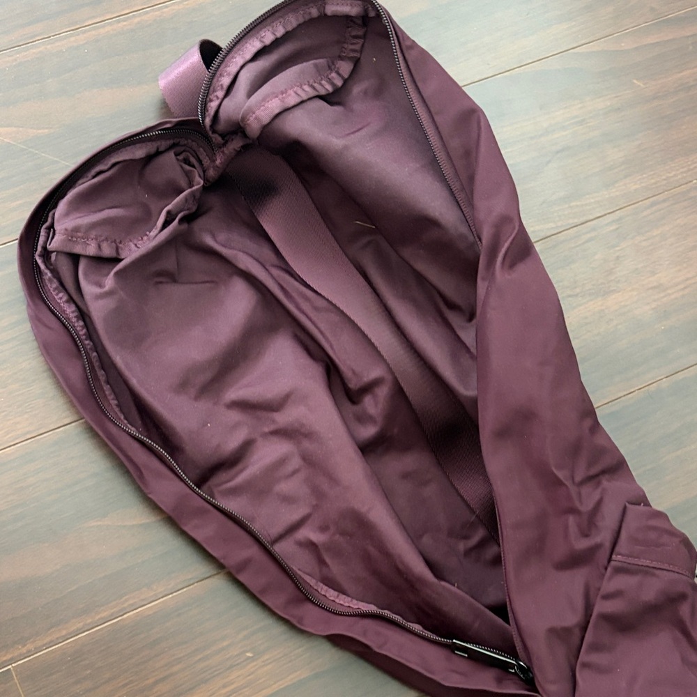 Like new Lululemon the Yoga Mat Bag - Deep Plum - Picture 3 of 5
